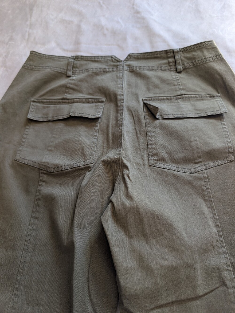 Flamingals Solid Stitch Detail Mid Waist Barrel Deep Pocket Crop Green NWT Large - Picture 7 of 11